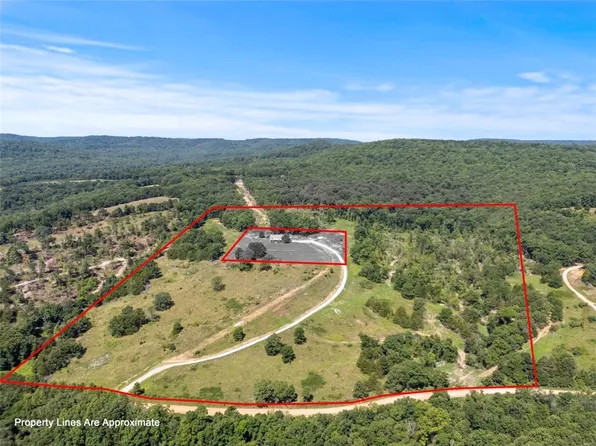 Madison St #6601, Huntsville, AR 72740