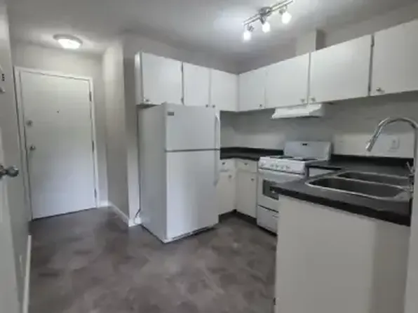 5820 58a St #205, Red Deer, AB T4N 2M7