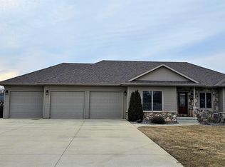 914 9th St E, Cresco, IA 52136