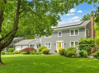 3 Ida Ct, Barrington, RI 02806