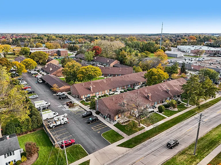 Crystal Lake Apartments — Photo 53