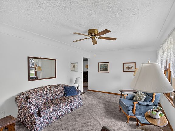 5th image of 940 NE 51st Ave
