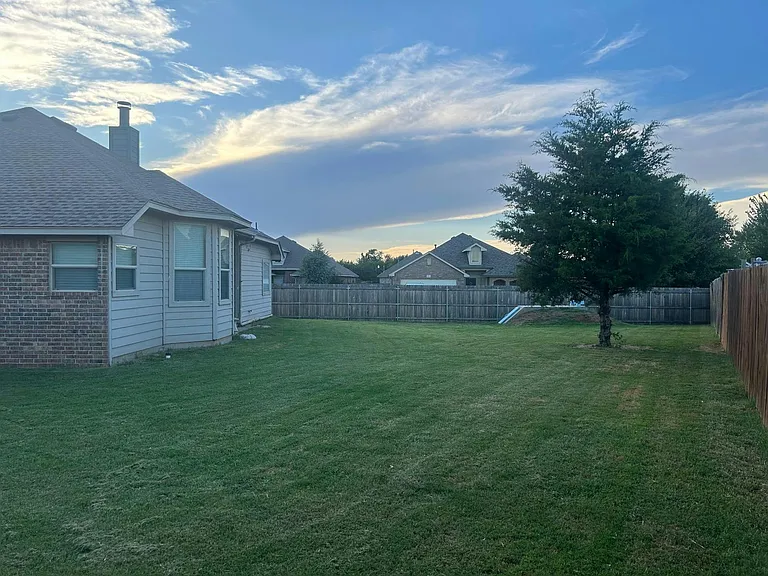2400 Rookhaven Ln — Photo 6