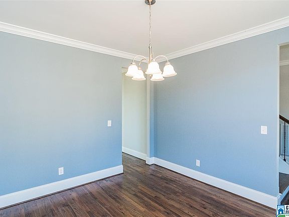 5th image of 7039 Chatham Dr