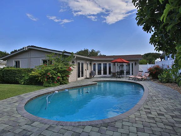 5th image of 165 Royal Dunes Cir