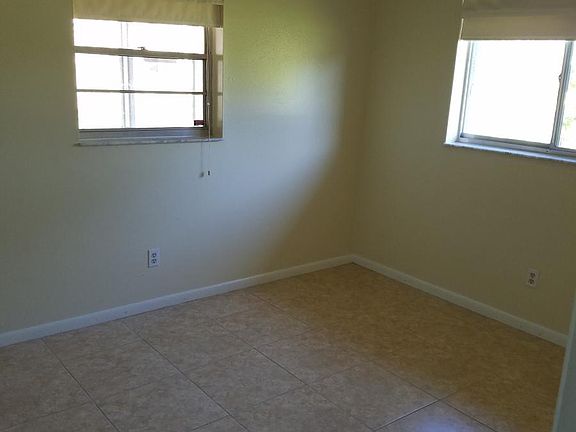 5th image of 3406 SW 5th Pl