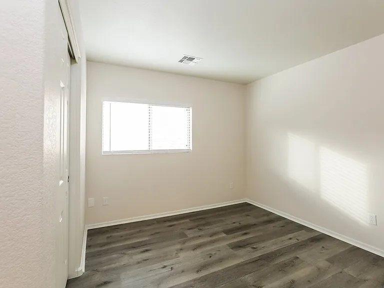 9004 S 4th St — Photo 11