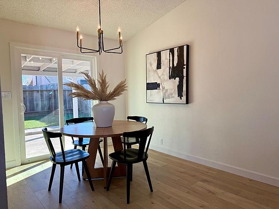 5th image of 273 Merlot Ave