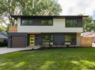 910 Leamington Ave, Glenview, IL 60025