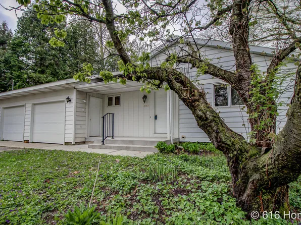 6749 Scott Lake Ave NE, Comstock Park, MI 49321