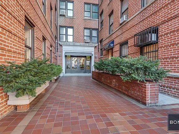 5th image of 825 Walton Ave APT 1B