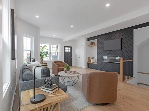 17 College Hill Rd #1, Somerville, MA 02144