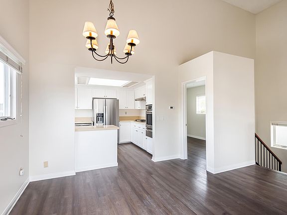 Top Floor Dining Area / Kitchen/ Office-Bonus Room