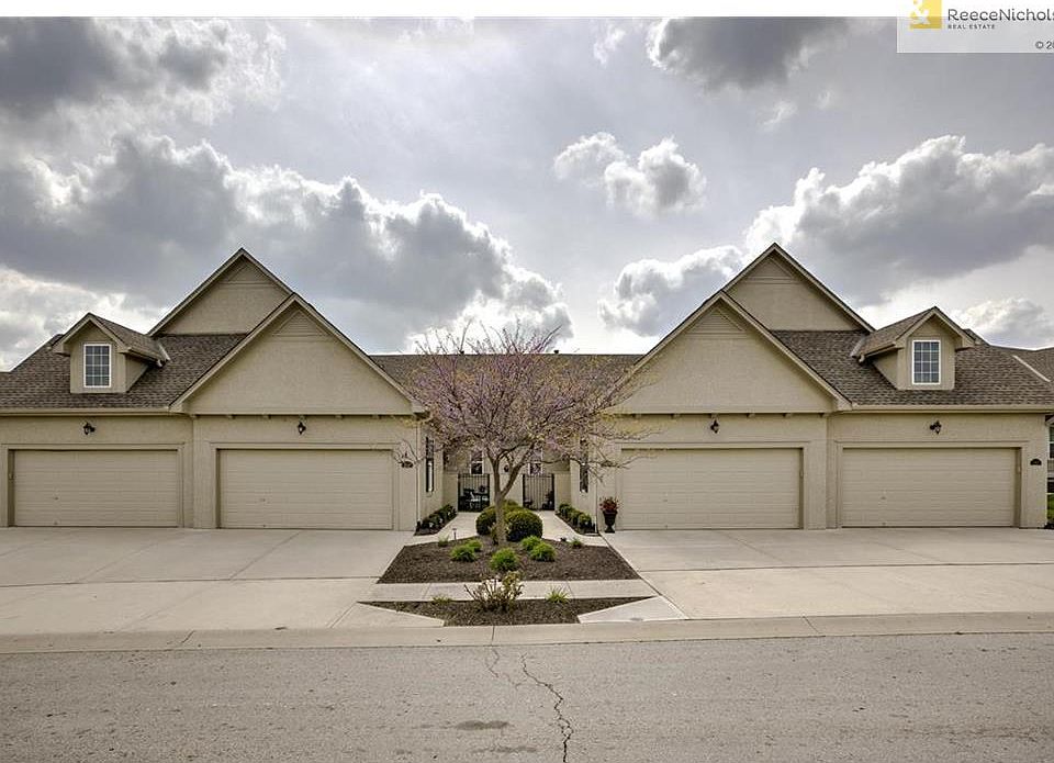 Front of Townhome -Left Side of Tree