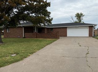 437 W 16th St, Russell, KS 67665