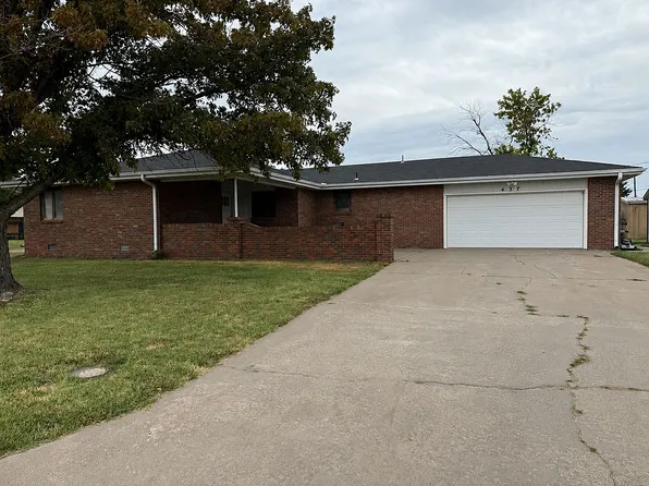 437 W 16th St, Russell, KS 67665