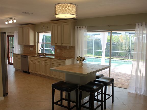 4th image of 1115 Pelican Pl