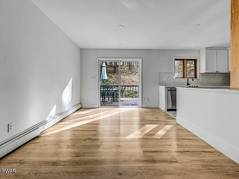 49 Lake View Dr #14 — Photo 8