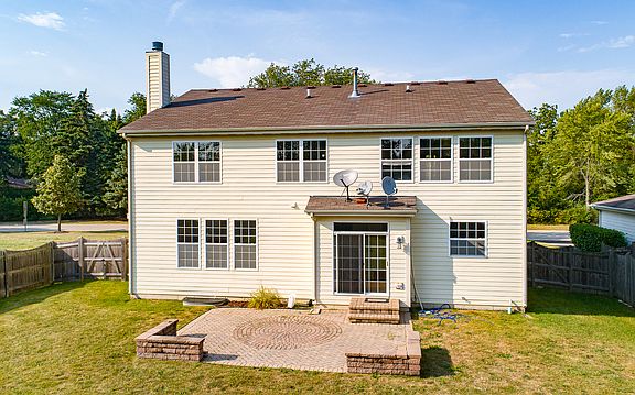 3rd image of 18915 Highfield Dr W