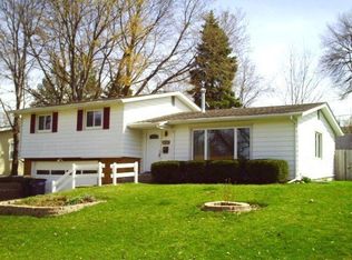 1503 Broadview Dr, Bettendorf, IA 52722