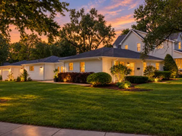 132 Mohawk Dr, Clarendon Hills, IL 60514