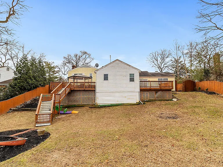 6138 Beachway Dr — Photo 36
