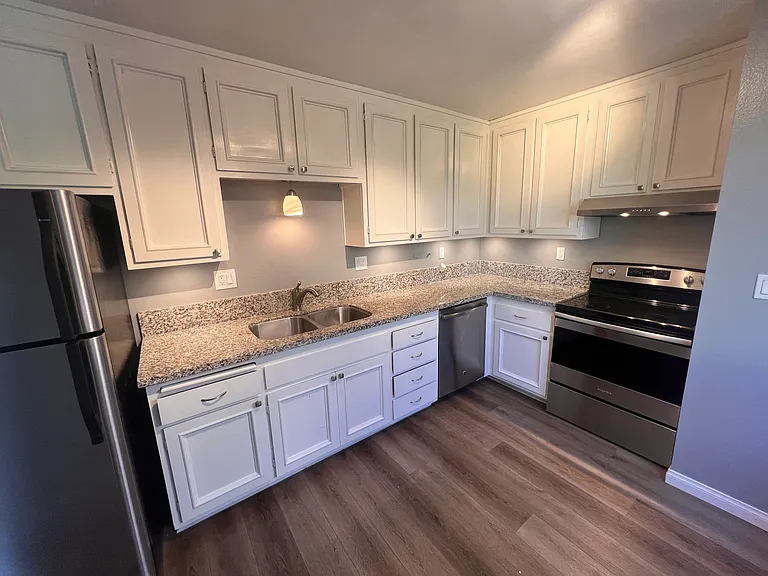 715 Colina Ln #B — Photo 6