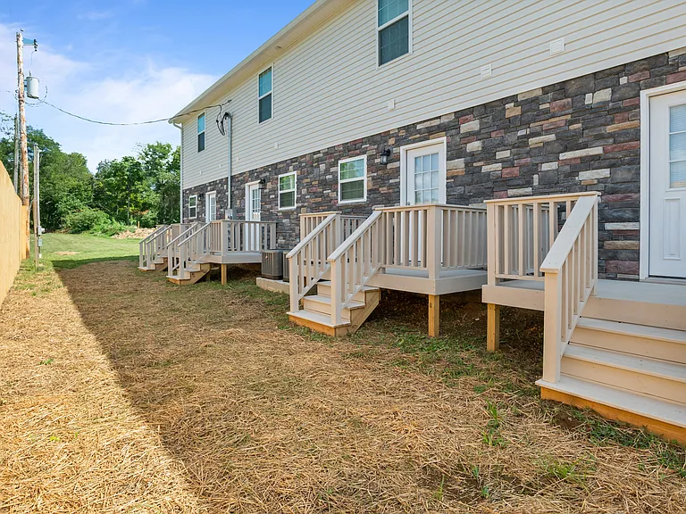1815 Old Jacksboro Hwy #1 — Photo 7