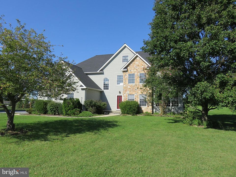 1st image of 27 Bridle Ridge Cir