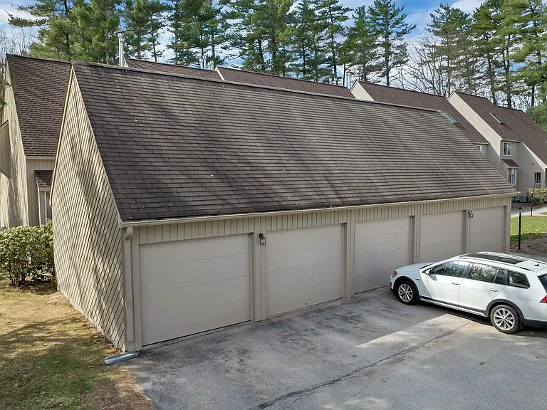 32 Suffolk Ct — Photo 34