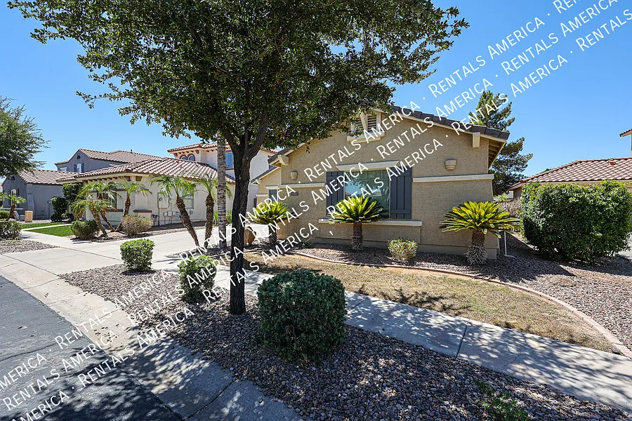 Gated Community! 3 bed 2 bath in Chandler — Photo 3