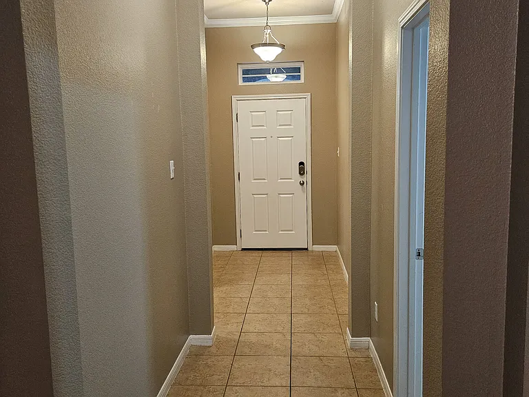 8121 Fieldstone Dr — Photo 2