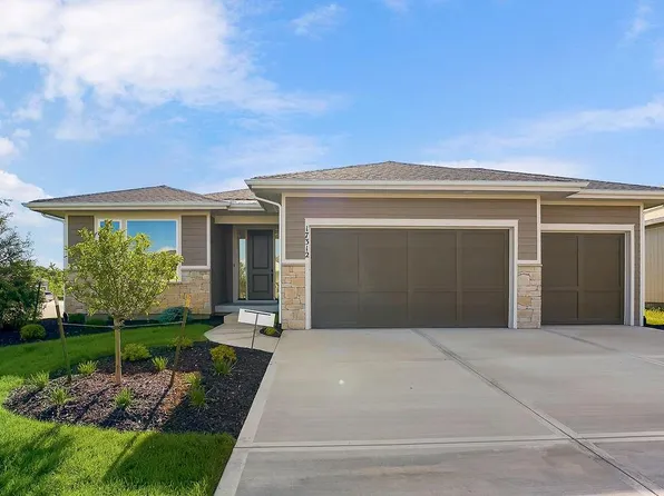 17312 Oakshire St, Overland Park, KS 66221