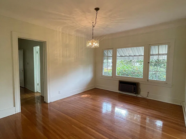 324 S Coronado St — Photo 7