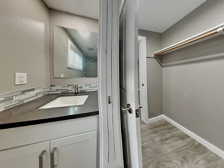 1105 S Woodlawn St #1 — Photo 19