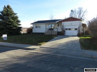 679 Cascade St, Lander, WY 82520