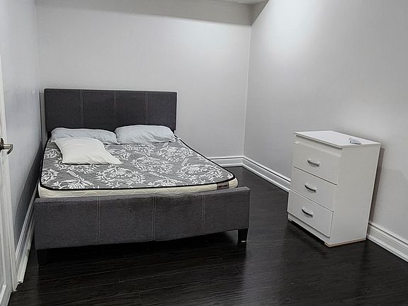 3rd image of 68 Cobblehill Cres