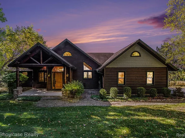988 Ridgeline Dr, Boyne City, MI 49712
