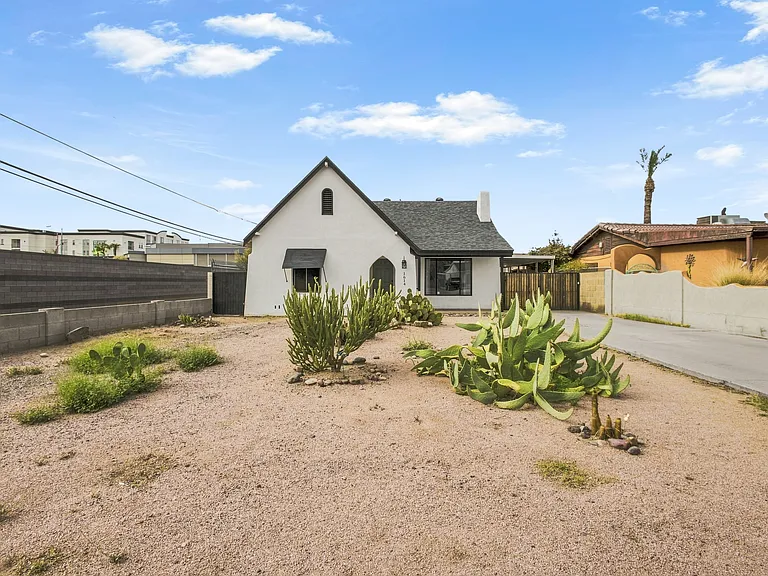 1614 E Roma Ave — Photo 1