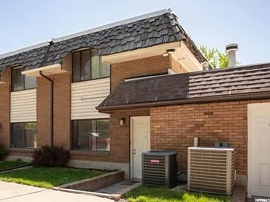 1493 Arthur Dr — Photo 3