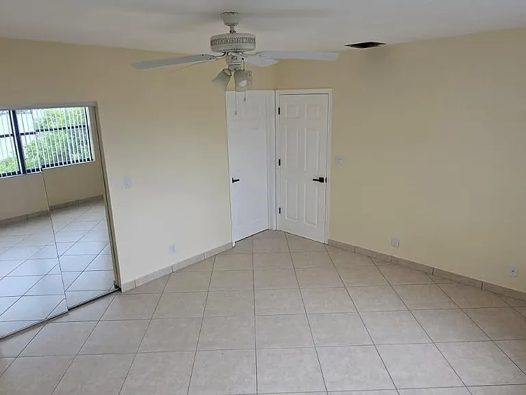105 S Riverside Dr #402 — Photo 20