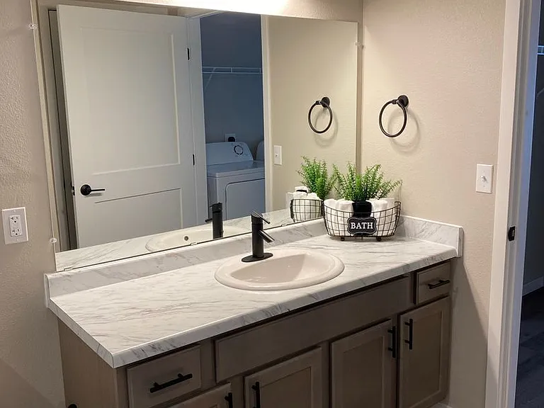 The Plains Apartments — Photo 31