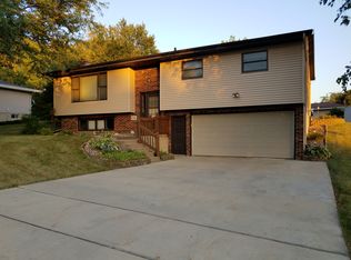 5680 Sunset Dr, Dubuque, IA 52002