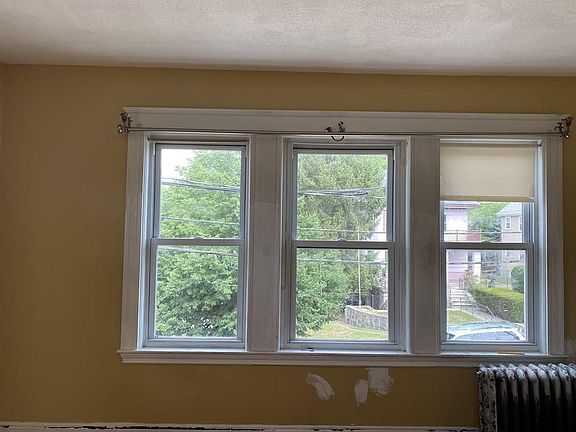 4th image of 922 Canterbury St Floor 2