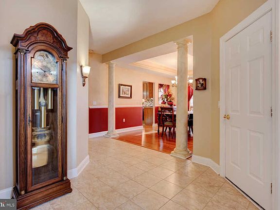 3rd image of 172 Enclave Blvd
