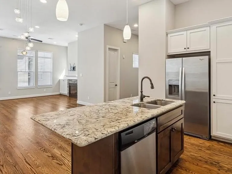 2441 Charleston St #B — Photo 14