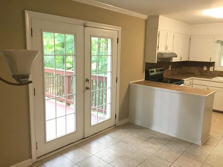 1443 Janmar Dr #MAIN UPSTAIRS — Photo 6