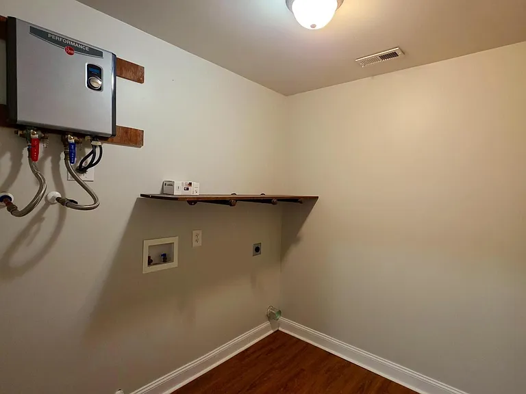 214 Michel Ct — Photo 7