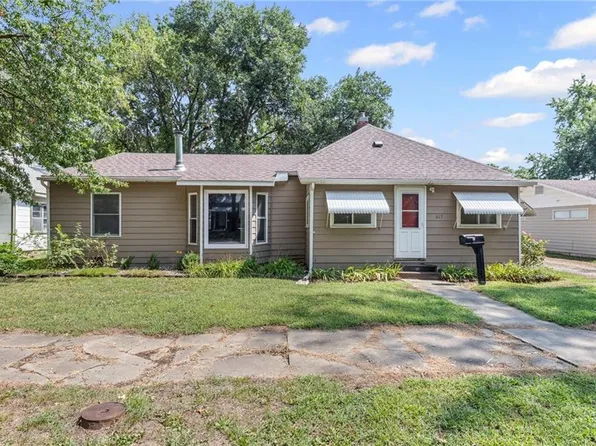 617 N Sycamore St, Ottawa, KS 66067