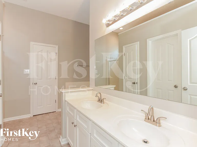 2816 Emerald Meadow Ln — Photo 10